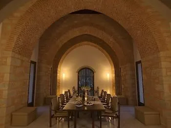 Amanruya Hotel